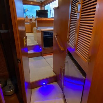 2001-mikelson-luxury-sportfisher-power-9922216-20250825120453577-2.jpg